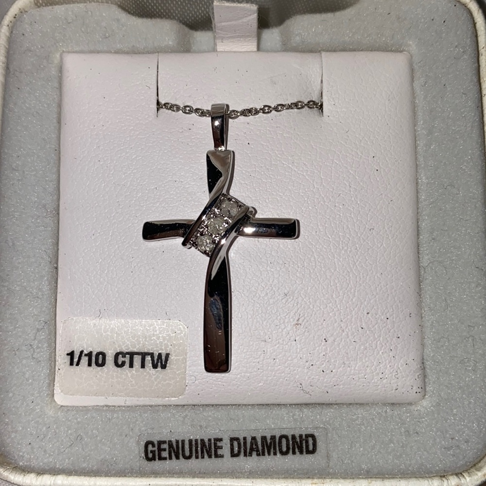 🎉HP🎉Delicate Diamonds S.S 925 1/10 Carat T.W. Diamond Cross Pendant Necklace
